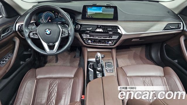BMW 5 Series 2018 — ფოტო 7/20