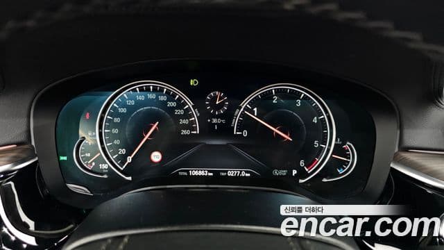 BMW 5 Series 2018 — ფოტო 8/20