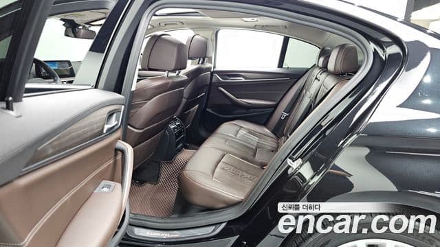 BMW 5 Series 2018 — ფოტო 11/20