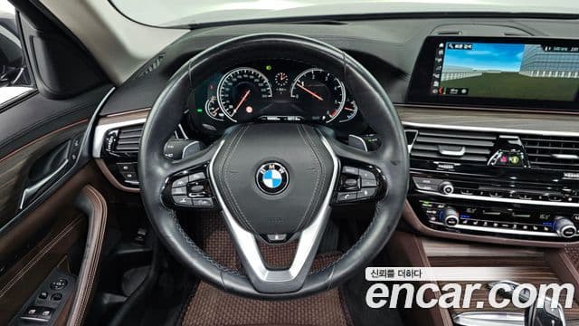 BMW 5 Series 2018 — ფოტო 13/20