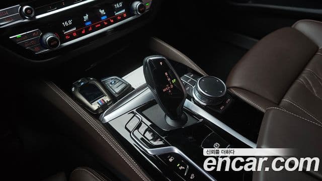 BMW 5 Series 2022 — ფოტო 9/20