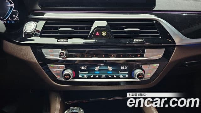 BMW 5 Series 2022 — ფოტო 17/20