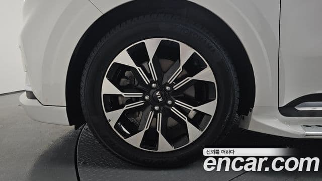 Kia Carnival 2021 — ფოტო 5/20
