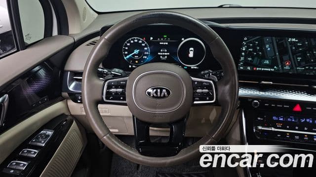 Kia Carnival 2021 — ფოტო 14/20