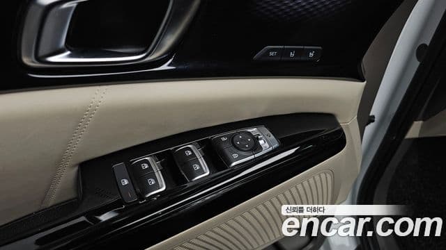Kia Carnival 2021 — ფოტო 16/20