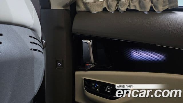Kia Carnival 2021 — ფოტო 19/20