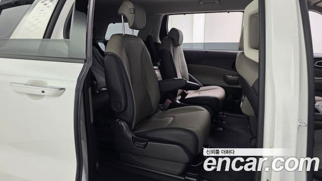 Kia Carnival 2025 — фото 11 из 20