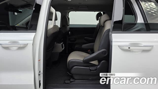 Kia Carnival 2025 — фото 12 из 20