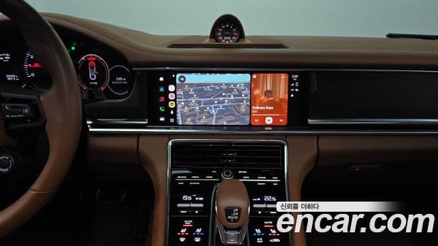 Porsche Panamera 2022 — ფოტო 14/20
