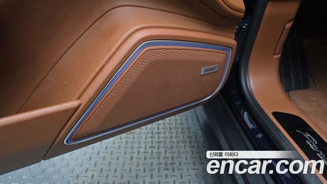 Porsche Panamera 2022 — ფოტო 18/20