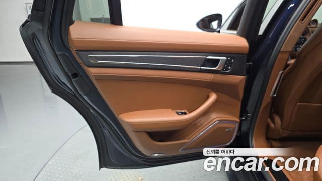 Porsche Panamera 2022 — Photo 2/33