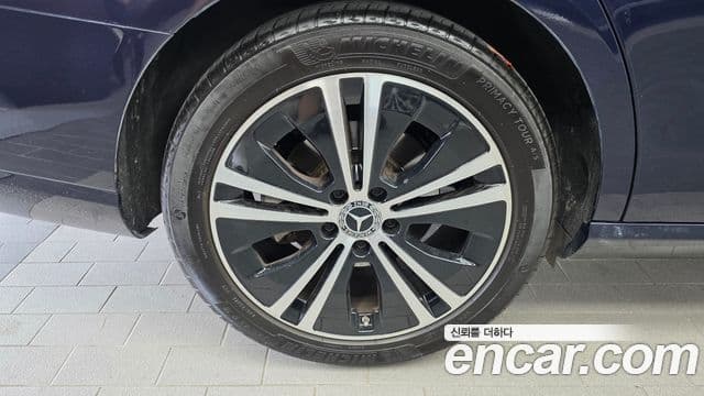 Mercedes-Benz E-Class 2021 — ფოტო 4/20