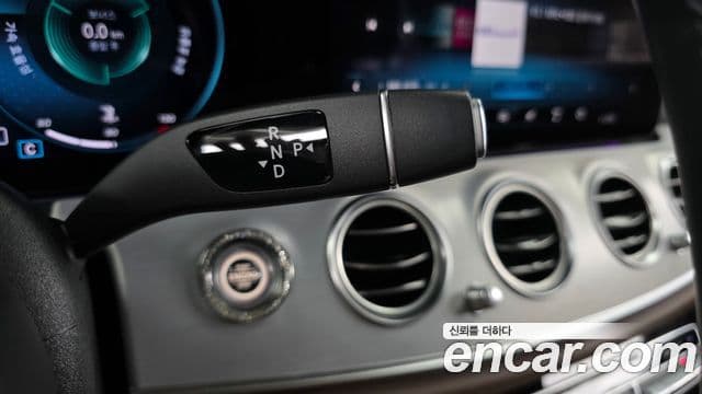 Mercedes-Benz E-Class 2021 — ფოტო 7/20