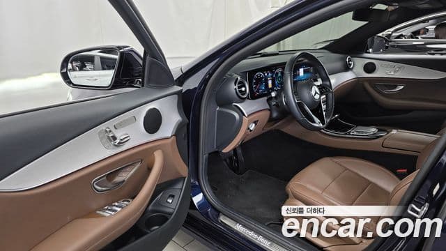 Mercedes-Benz E-Class 2021 — ფოტო 8/20