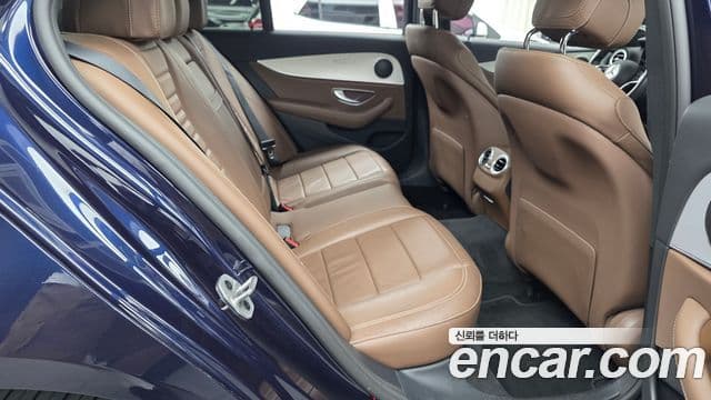 Mercedes-Benz E-Class 2021 — ფოტო 10/20