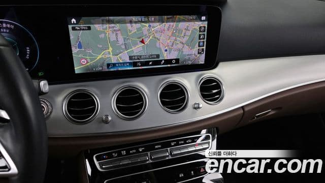 Mercedes-Benz E-Class 2021 — ფოტო 12/20