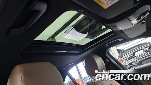 Mercedes-Benz E-Class 2021 — ფოტო 15/20
