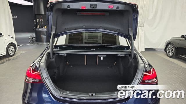 Mercedes-Benz E-Class 2021 — ფოტო 19/20