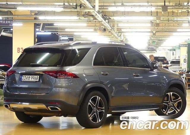 Mercedes-Benz GLE-Class 2021 — Фото 2/20