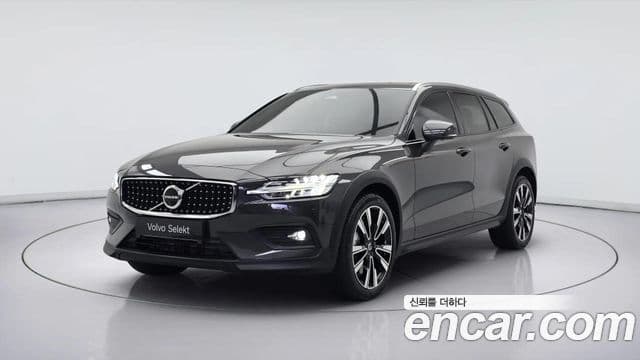 Volvo V60 Cross Country 2024 — ფოტო 7/8