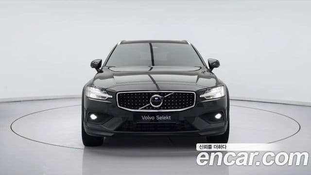 Volvo V60 Cross Country 2024 — ფოტო 1/8