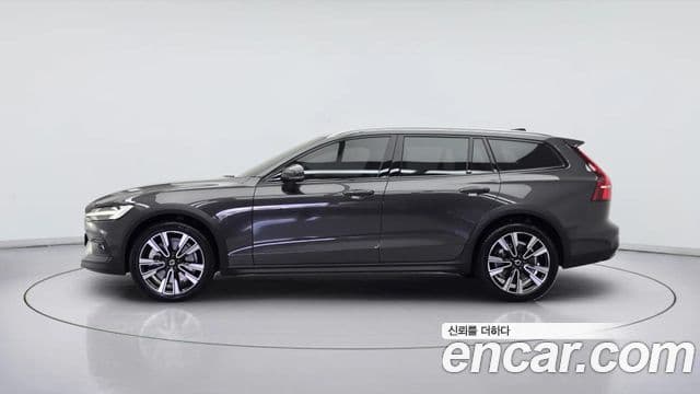 Volvo V60 Cross Country 2024 — ფოტო 2/8