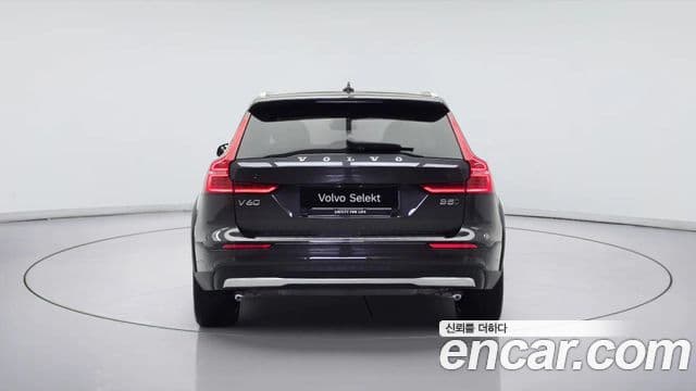 Volvo V60 Cross Country 2024 — ფოტო 4/8