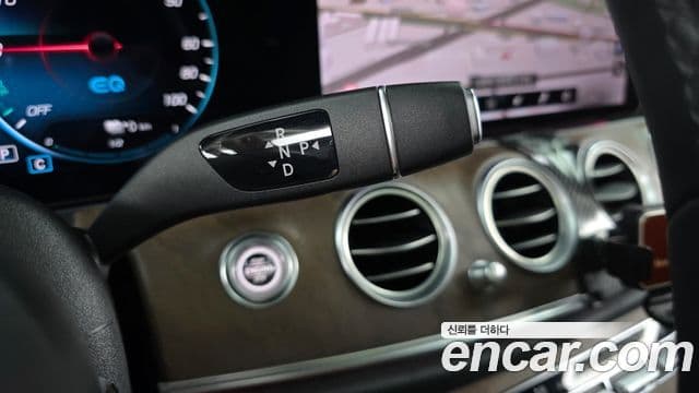 Mercedes-Benz E-Class 2021 — ფოტო 7/20