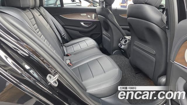 Mercedes-Benz E-Class 2021 — ფოტო 11/20