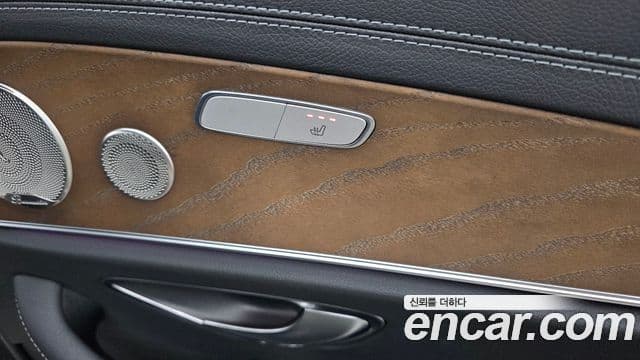 Mercedes-Benz E-Class 2021 — ფოტო 18/20