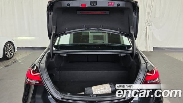Mercedes-Benz E-Class 2021 — ფოტო 20/20