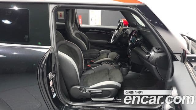 Mini Cooper S 2022 — ფოტო 11/20