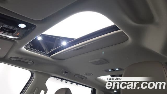 Kia Carnival 2024 — ფოტო 19/20