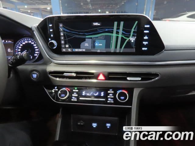 Hyundai Sonata 2022 — ფოტო 12/20