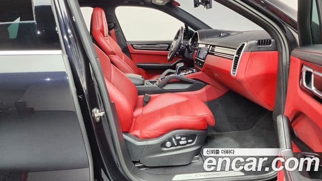 Porsche Cayenne 2019 — Photo 7/34
