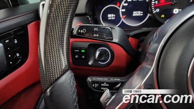 Porsche Cayenne 2019 — Photo 31/34
