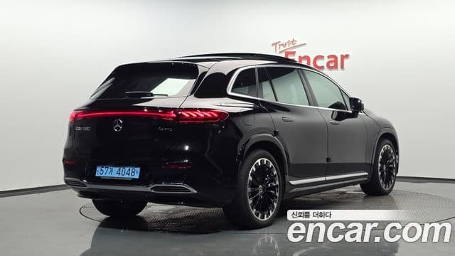Mercedes-Benz EQS SUV 2023 — Photo 32/36