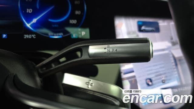 Mercedes-Benz EQS SUV 2023 — Photo 24/36