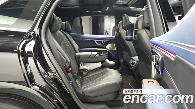 Mercedes-Benz EQS SUV 2023 — Photo 19/36