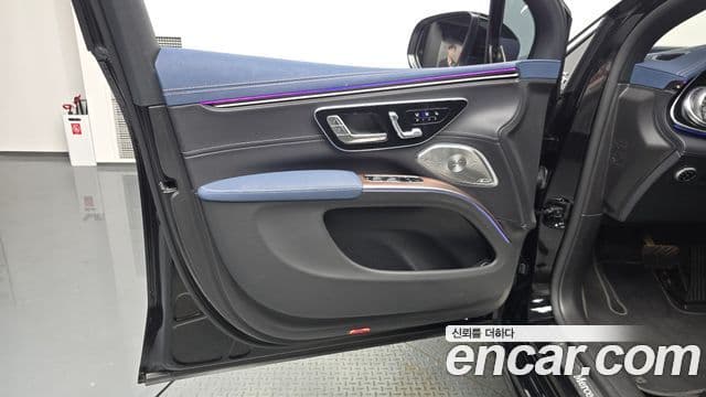 Mercedes-Benz EQS SUV 2023 — Photo 9/36
