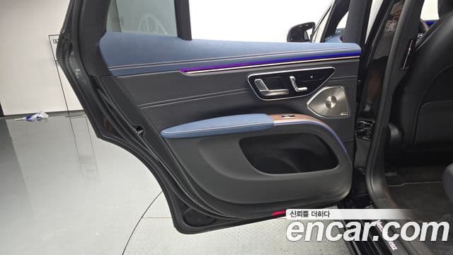 Mercedes-Benz EQS SUV 2023 — Photo 34/36