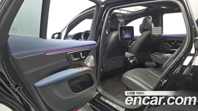 Mercedes-Benz EQS SUV 2023 — Photo 25/36