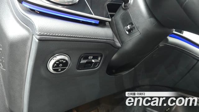 Mercedes-Benz EQS SUV 2023 — Photo 5/36