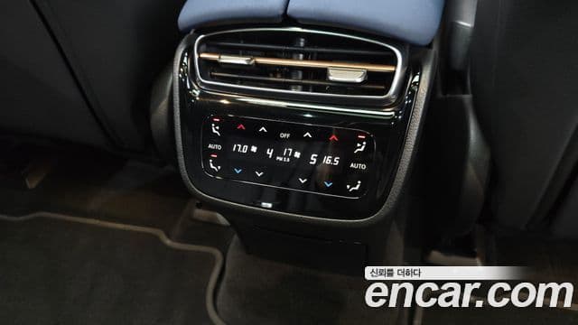Mercedes-Benz EQS SUV 2023 — Photo 4/36