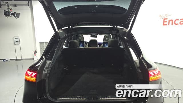 Mercedes-Benz EQS SUV 2023 — Photo 10/36