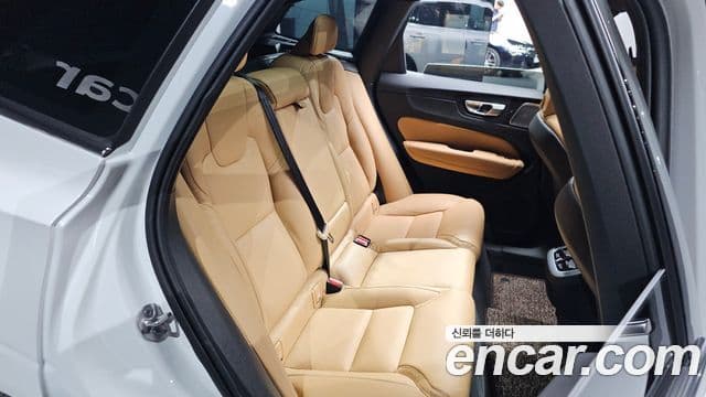 Volvo XC60 2025 — Фото 11/20