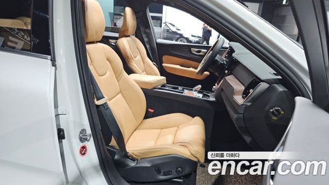Volvo XC60 2025 — Фото 12/20