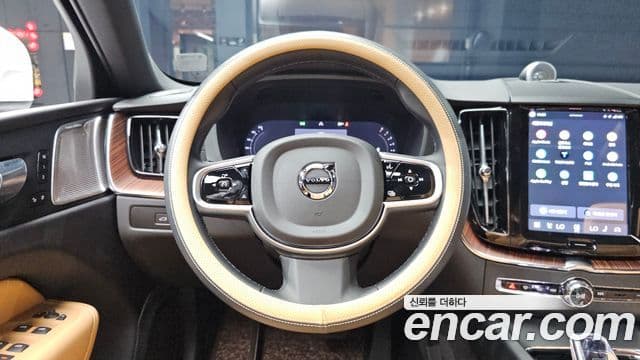 Volvo XC60 2025 — Фото 13/20