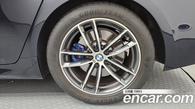 BMW 5 Series 2023 — Photo 11/34