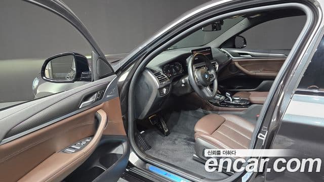 BMW X4 2023 — Фото 10/20